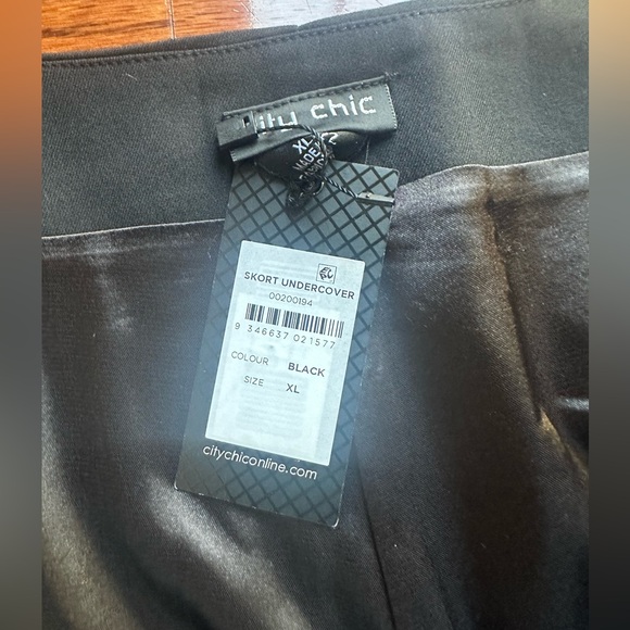 City Chic Black Wrap Skort - Picture 3 of 3